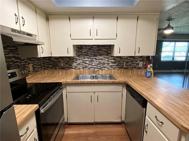 Photo - 126 Windtree Ln