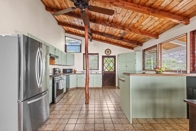 Photo - Captain Cook Home – 3 Bed, 2 Bath + Bonus Room! Fully Furnished with Solar Power