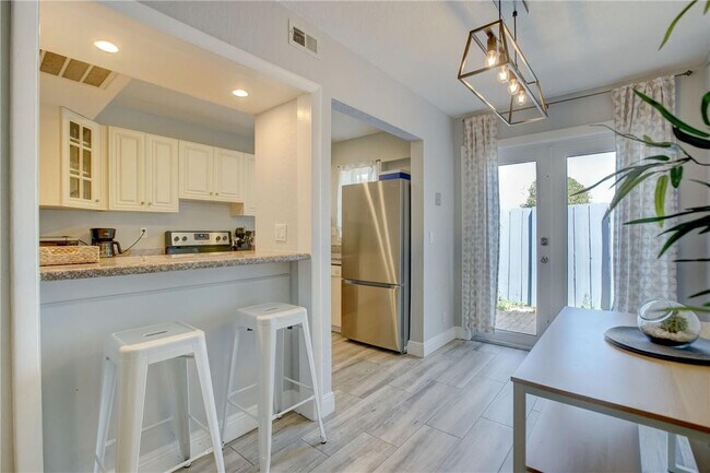 Photo - 2708 NE 14th Street Causeway Unit 5