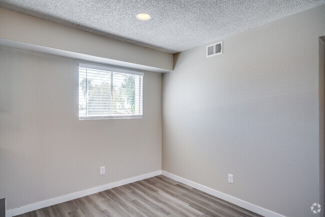 1 BR, 1 BA - 688SF