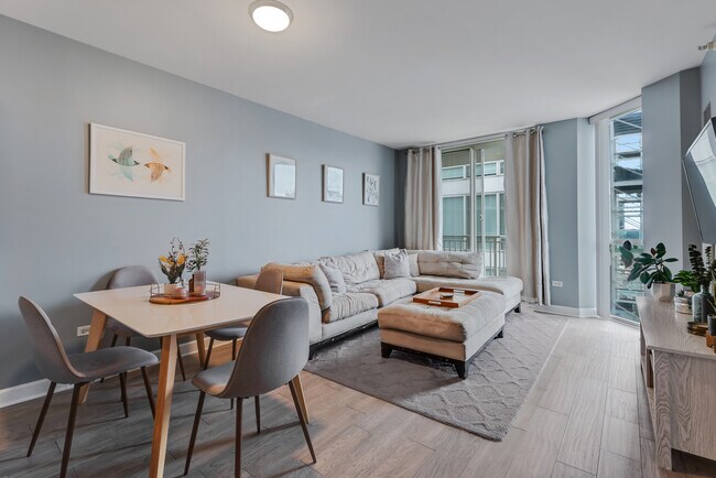 Photo - 645 N Kingsbury St Unit 1403