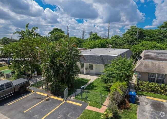 Building Photo - 1539 NW 8th Ave Unit 3 Rental