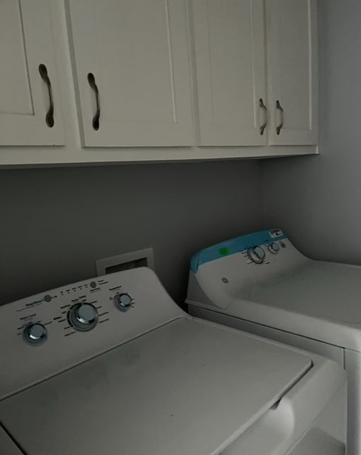 Laundry - 521 W Van Week St Unit 1