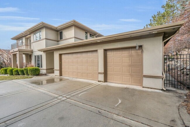 Photo - 601 D St E