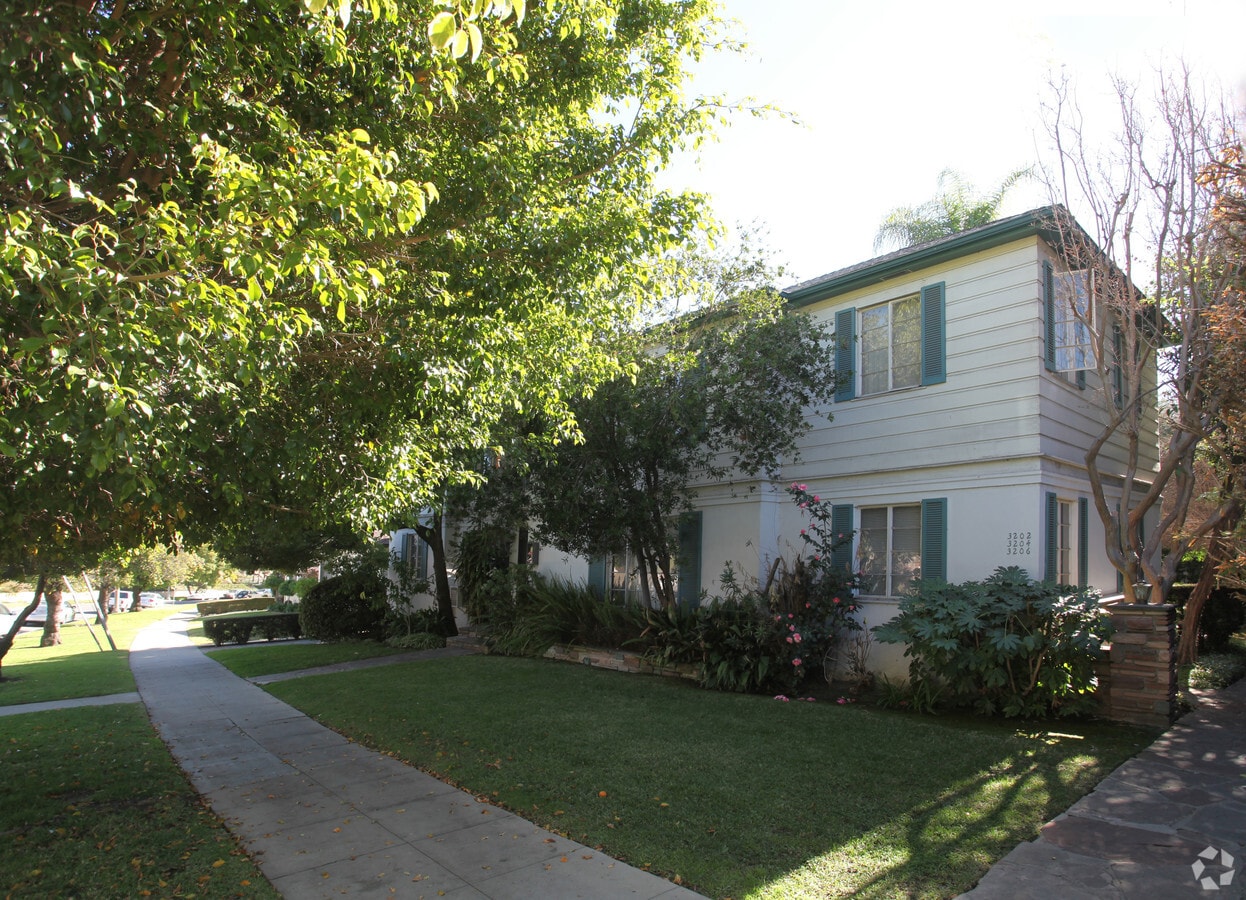 Photo - 3200 Rowena Ave Apartments