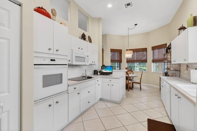 Photo - 15845 Vivanco St