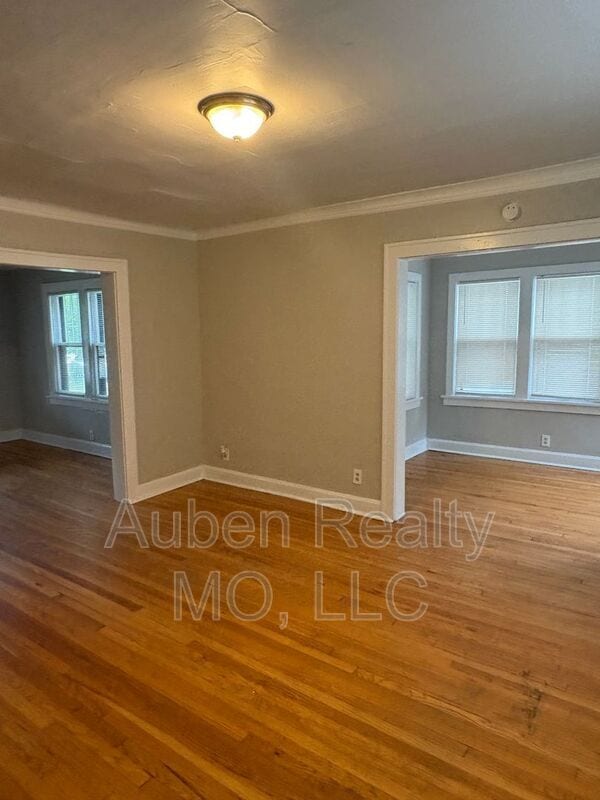 Photo - 5428 Harrison St