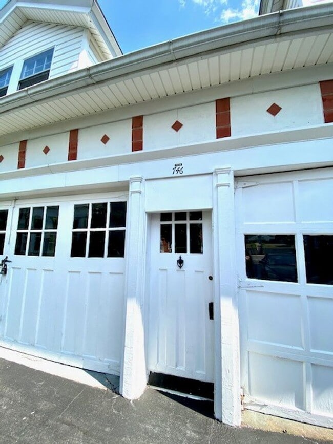 Photo - 746 Summit Ave Unidad Garage Apt