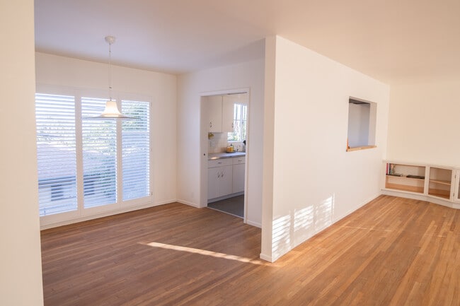 Photo - 306 Mockingbird Ln