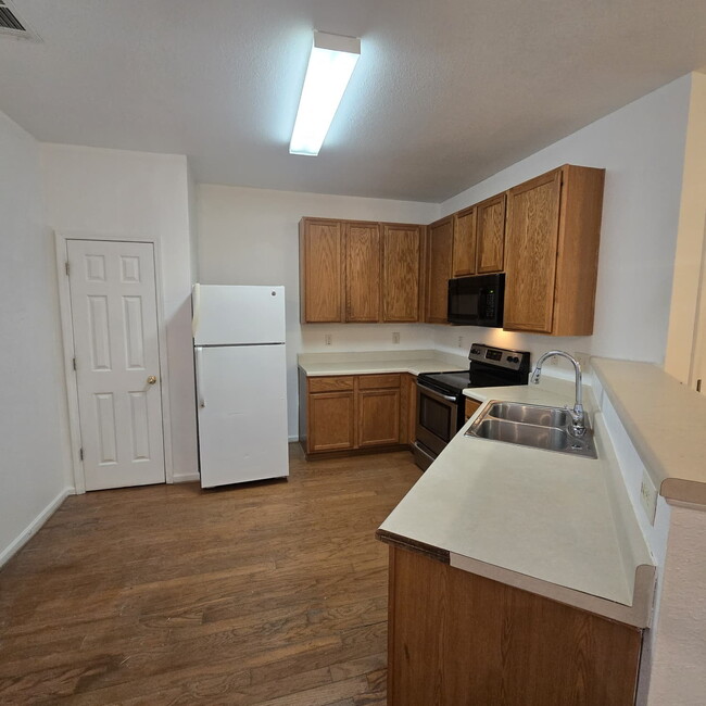 Photo - "Charming 3-Bed Townhouse with Hardwood El...