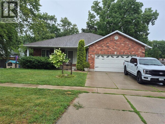 Photo - 590 Montcalm Ave
