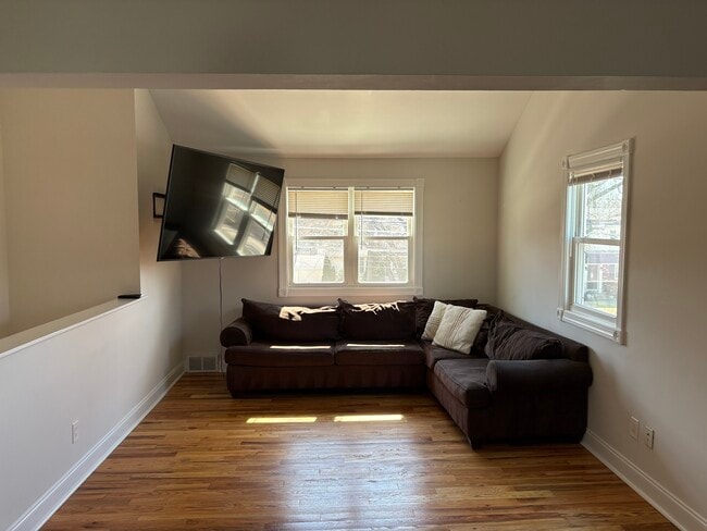 Photo - 533 W Kings Hwy Unidad B