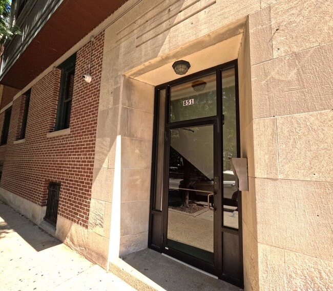 Photo - 851 N La Salle Dr Unit 1S