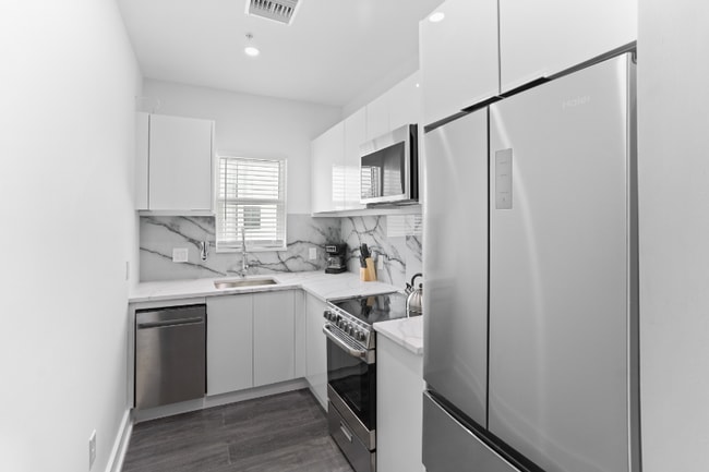 Building Photo - 935 S Howard Ave Unit 12 Rental