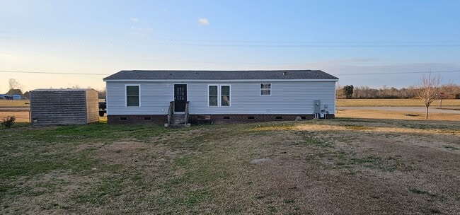 Photo - Spacious 3-bedroom, 2-bathroom mobile home. Showings Coming Soon!