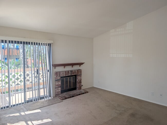 9408 Twin Trails Dr Unidad 203