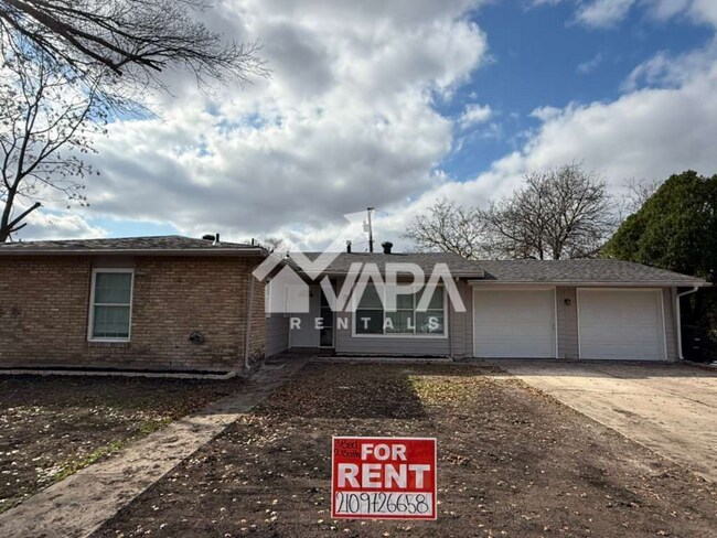 Building Photo - 2902 Woodcliffe St