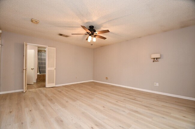 Photo - 1947 Mayweather Ln