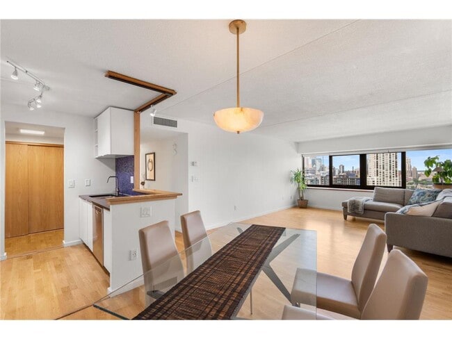 Building Photo - 1920 S 1st St Unit 2103 Rental