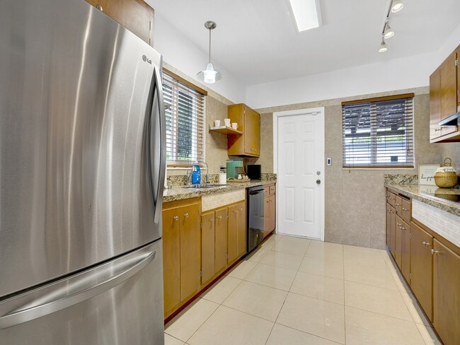 Photo - 2055 NE 140th St