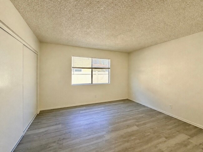 2042 E 19th St Unit B