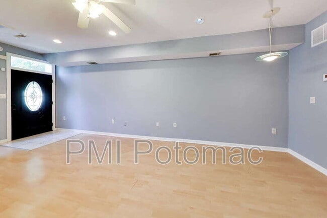 Photo - 821 12th St NE