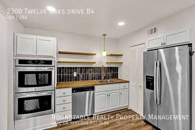 Photo - 2300 Twelve Oaks Dr