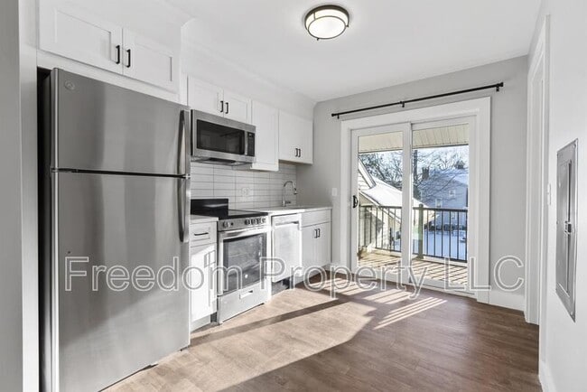 Building Photo - 969 Hopmeadow St Unit 205