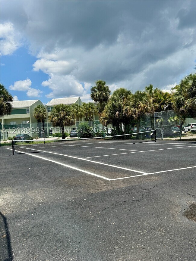 8921 NW 28th Dr Unit D