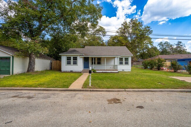 Photo - 1517 Live Oak St
