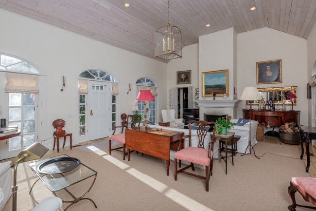 Photo - 2 Foxcroft Ln