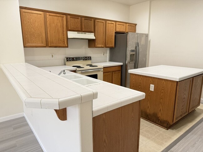 Building Photo - 3 Bedrooms Townhouse for Rent