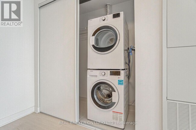 Photo - 3900 Confederation Pkwy Unit 1112