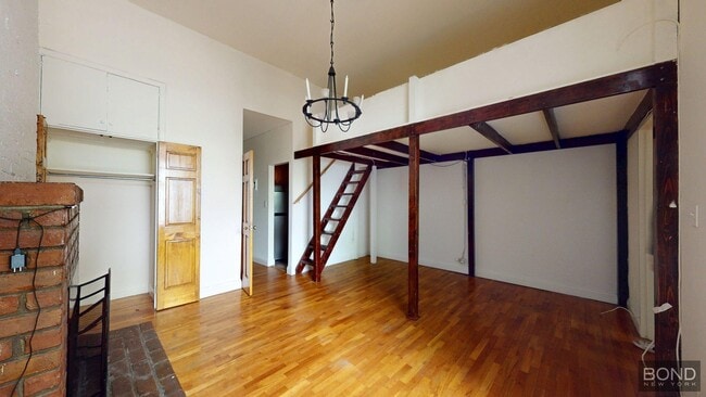 Building Photo - 107 W 69th St Unit 1D Rental