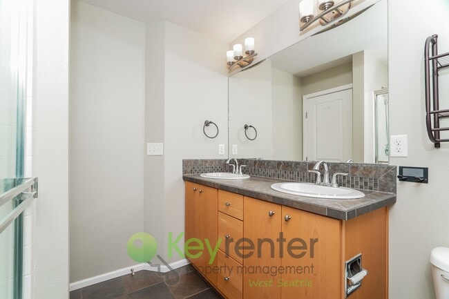 Photo - **Rent Special** Luxury 3-Bedroom with Pri...