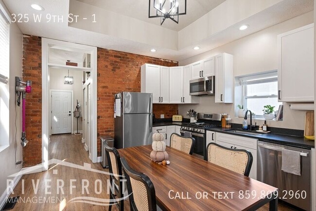 Building Photo - 325 W 9th St Unit 1