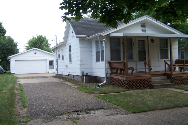 Front - 727 Bolles St