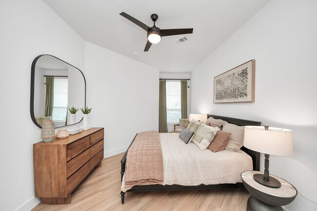 Photo - 15635 Memorial Dr Unit 135