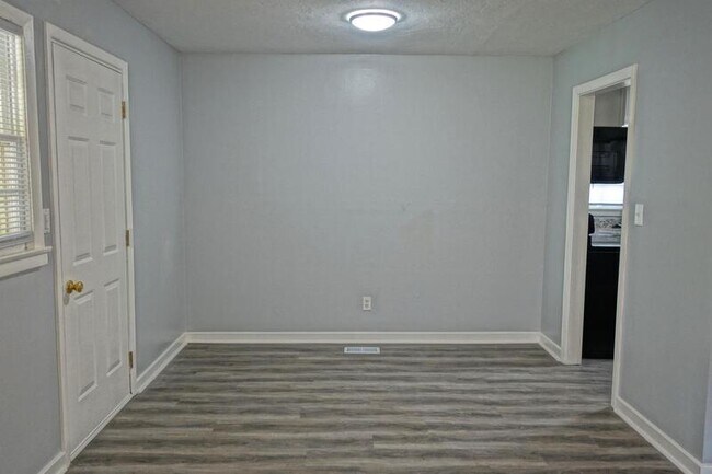 Photo - 3202 Berkley St SW