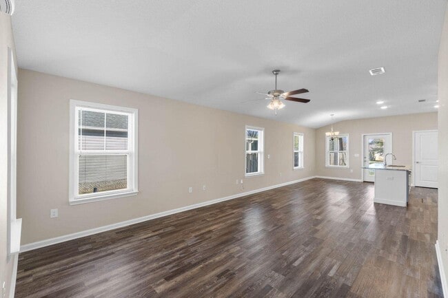 Photo - 145 4th Ave E