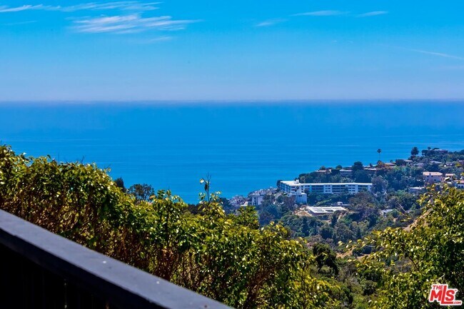 823 Enchanted Way