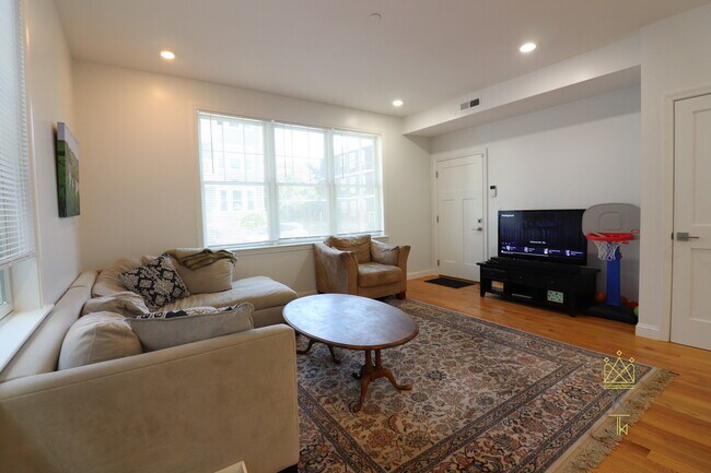 81 Ballou Ave Unit 1