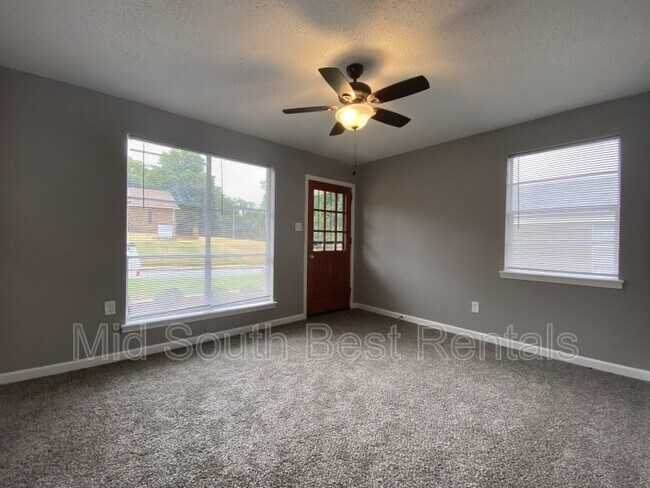 Photo - 29 W Gage Ave