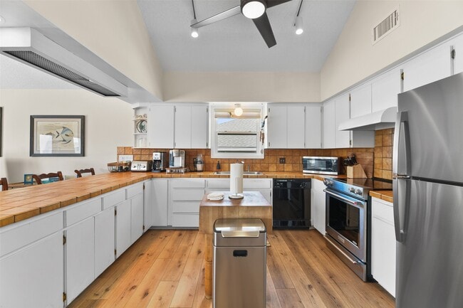 Photo - 22101 Guadalupe Dr