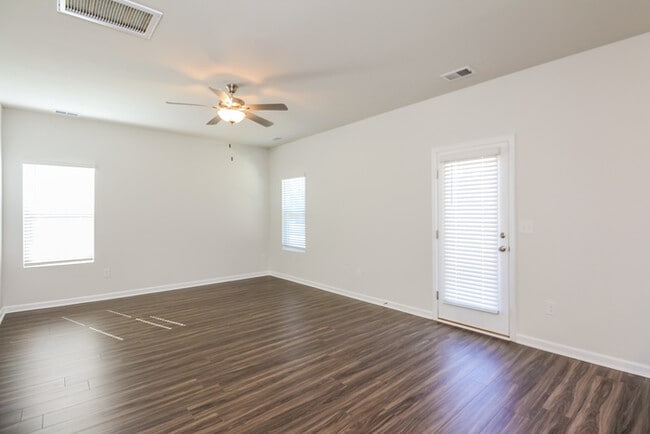 Photo - 175 Dorian Lp