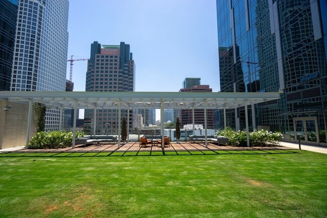 Photo - Spacious Studio Available Now!