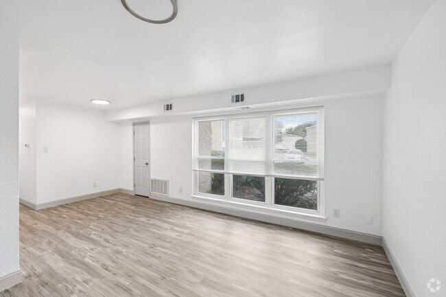 Platinum - 2BR - 2BR, 2BA - 950SF - Living Room - Marina Point