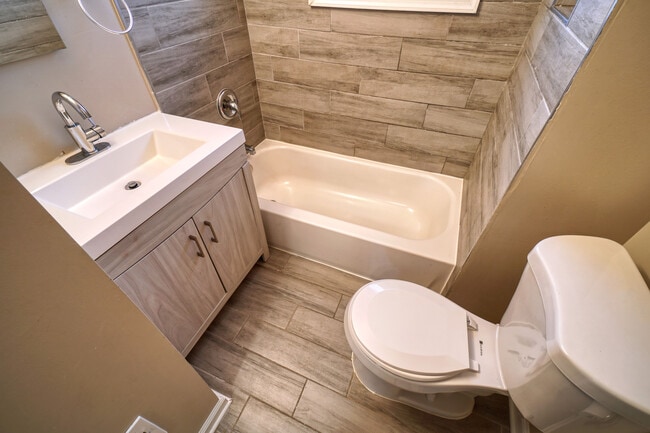 Photo - 28 54th St SE