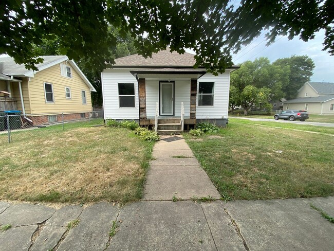 Updated 2+ bedroom house $825 - Updated 2+ bedroom house $825