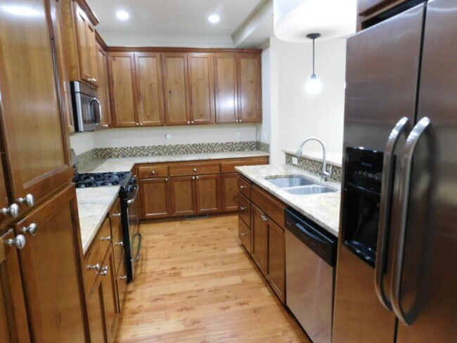 Photo - 3Bd/2.5Ba Two Story Townhouse - Available ...